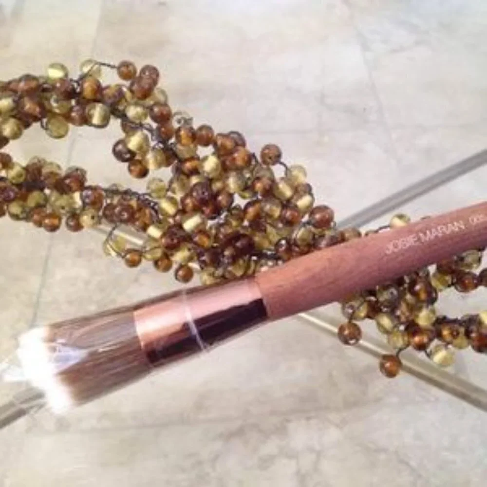 Josie Maran Vibrancy Foundation Brush (005) / FULL SIZE / BRAND NEW